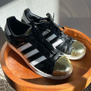 Adidas superstar shoes, black and white